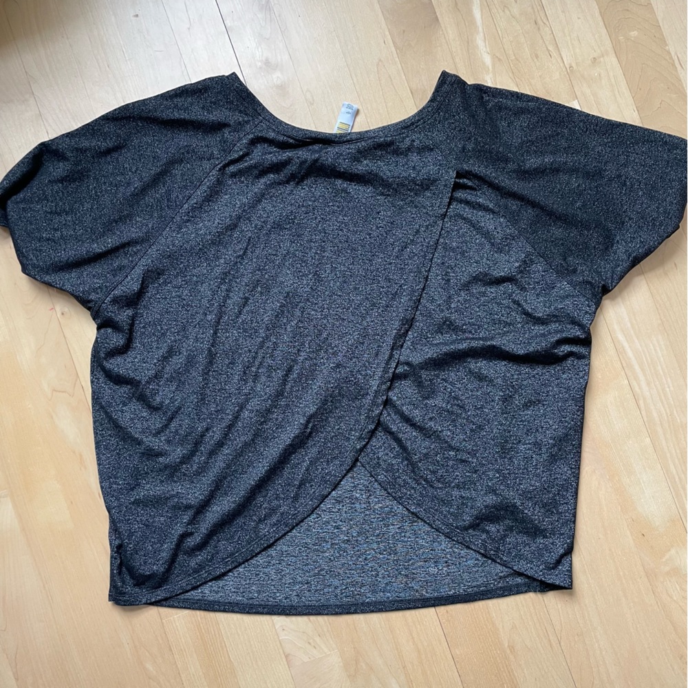 Boxy Lole tshirt with split back - Picture 5 of 5